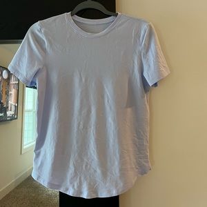 Lululemon Size 4 shirt. Great condition. Only worn 3 times.